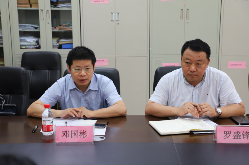 学校党委常委副校长邓国彬一行赴经济与管理系进行实地调研